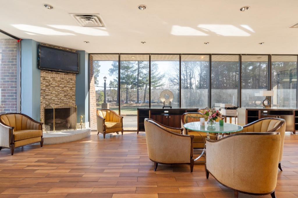 Travelodge Inn & Suites by Wyndham Historic Area - image 5