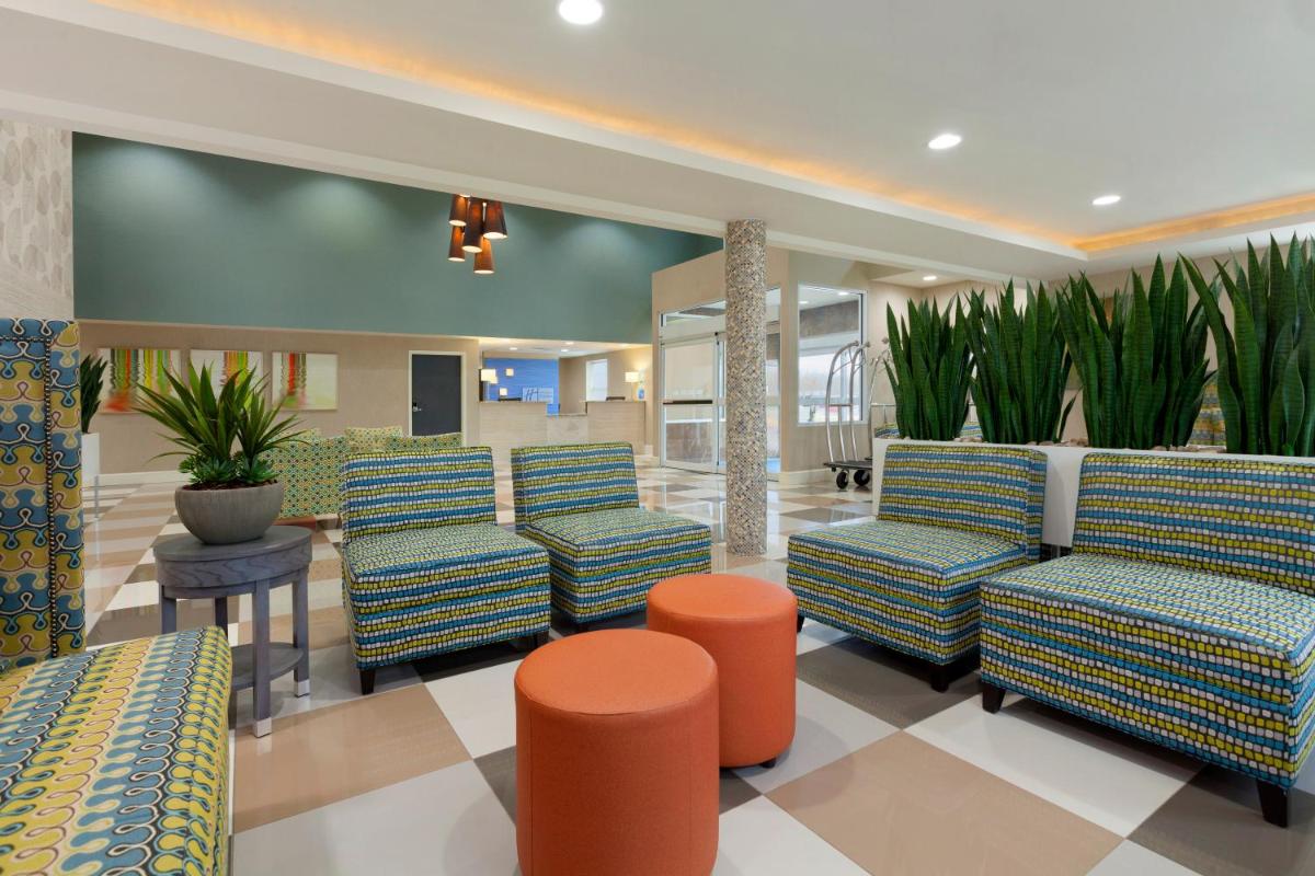 Holiday Inn Express Williamsburg North an IHG Hotel - image 2
