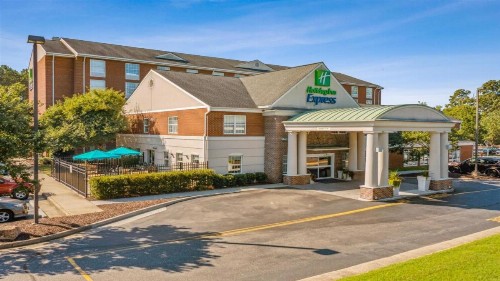Holiday Inn Express Williamsburg North an IHG Hotel - image 25