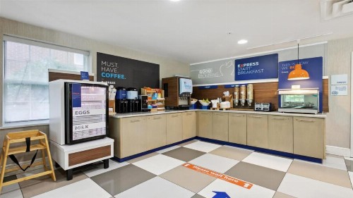 Holiday Inn Express Williamsburg North an IHG Hotel - image 28