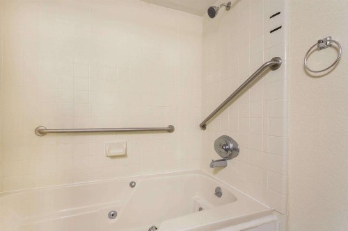 Howard Johnson by Wyndham Williamsburg - image 20