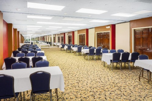 Howard Johnson by Wyndham Williamsburg - image 4