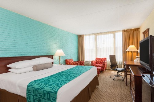 Howard Johnson by Wyndham Williamsburg - image 6