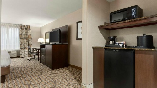 Holiday Inn Hotel & Suites Gateway an IHG Hotel - image 26