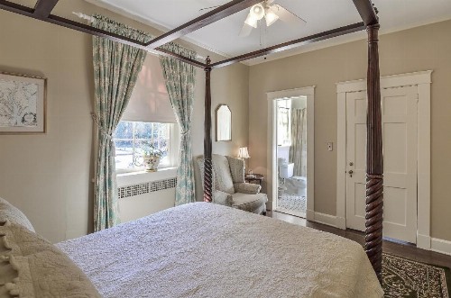 Cedars of Williamsburg Bed & Breakfast - image 10