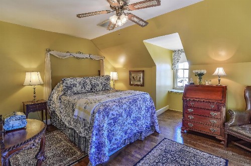 Cedars of Williamsburg Bed & Breakfast - image 4