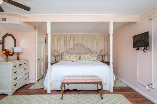 Cedars of Williamsburg Bed & Breakfast - image 44