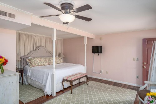 Cedars of Williamsburg Bed & Breakfast - image 45