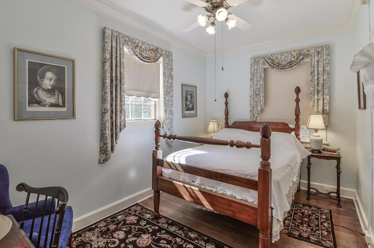 Cedars of Williamsburg Bed & Breakfast - image 6