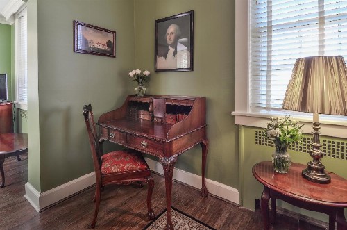 Cedars of Williamsburg Bed & Breakfast - image 8