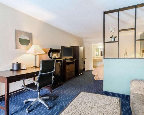 Rodeway Inn & Suites Williamsburg Central - image 3
