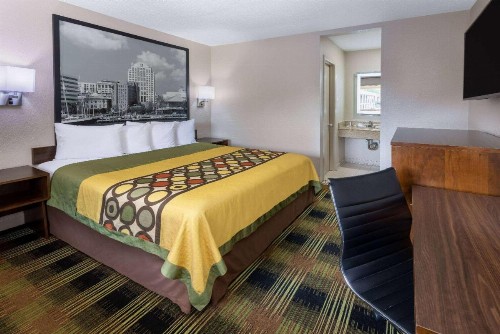 Super 8 by Wyndham Williamsburg/Historic Area - image 5