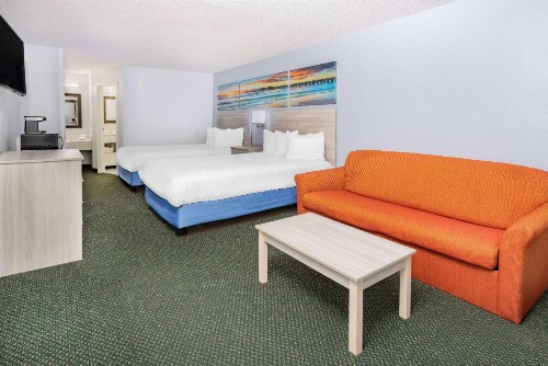 Days Inn & Suites by Wyndham Colonial - image 12