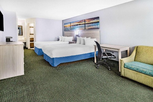 Days Inn & Suites by Wyndham Colonial - image 13