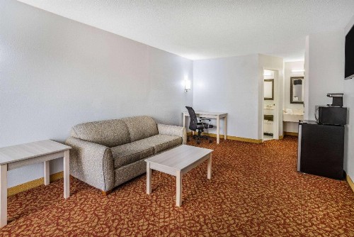 Days Inn & Suites by Wyndham Colonial - image 19