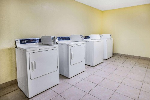 Days Inn & Suites by Wyndham Colonial - image 23