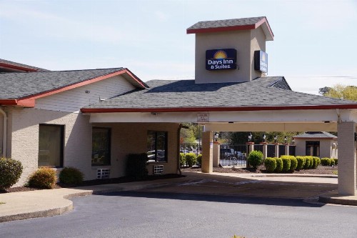 Days Inn & Suites by Wyndham Colonial - image 24