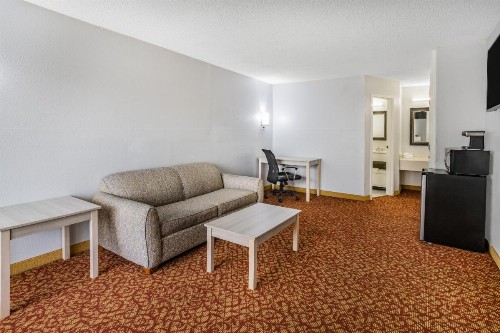 Days Inn & Suites by Wyndham Colonial - image 28