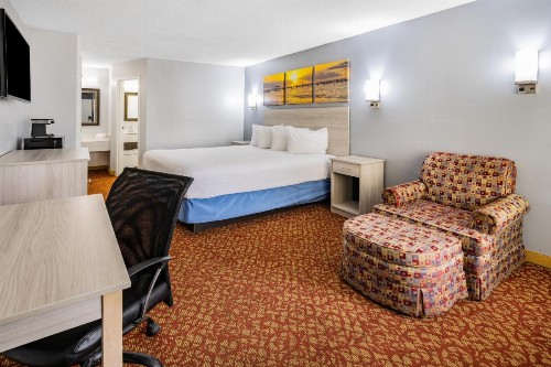 Days Inn & Suites by Wyndham Colonial - image 36