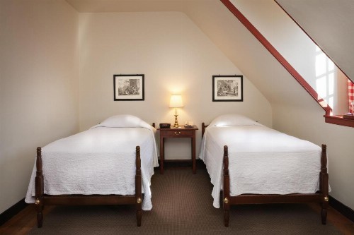 Colonial Houses - A Colonial Williamsburg Hotel - image 14