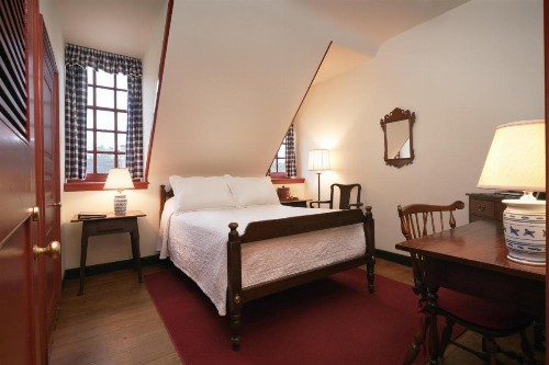Colonial Houses - A Colonial Williamsburg Hotel - image 17