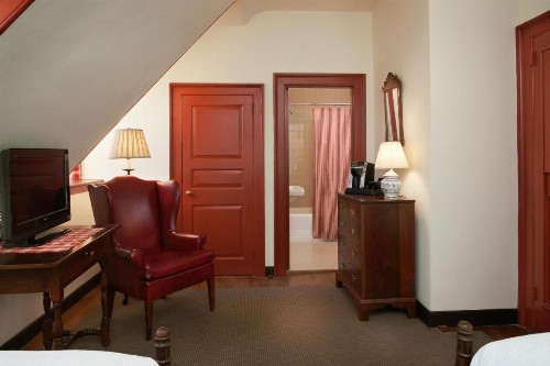 Colonial Houses - A Colonial Williamsburg Hotel - image 18