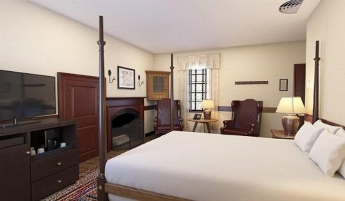 Colonial Houses - A Colonial Williamsburg Hotel - image 30