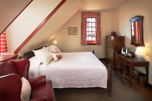 Colonial Houses - A Colonial Williamsburg Hotel - image 9