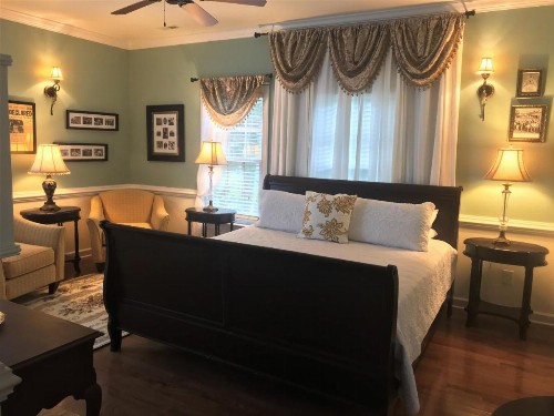 A Williamsburg White House Inn - image 11