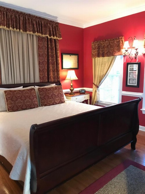 A Williamsburg White House Inn - image 14