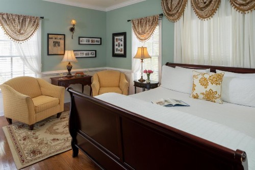 A Williamsburg White House Inn - image 2