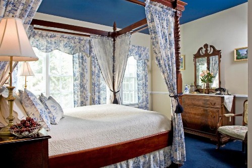 A Williamsburg White House Inn - image 27