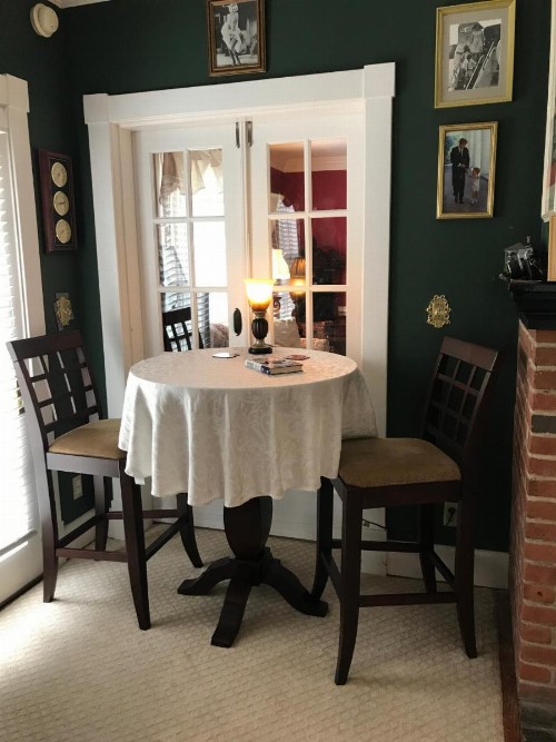 A Williamsburg White House Inn - image 40