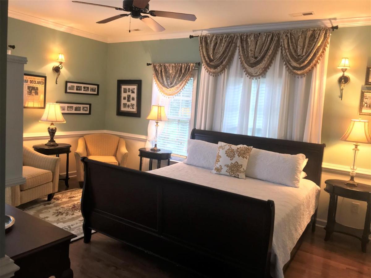 A Williamsburg White House Inn - image 5