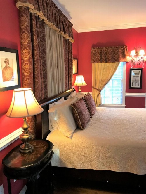 A Williamsburg White House Inn - image 6