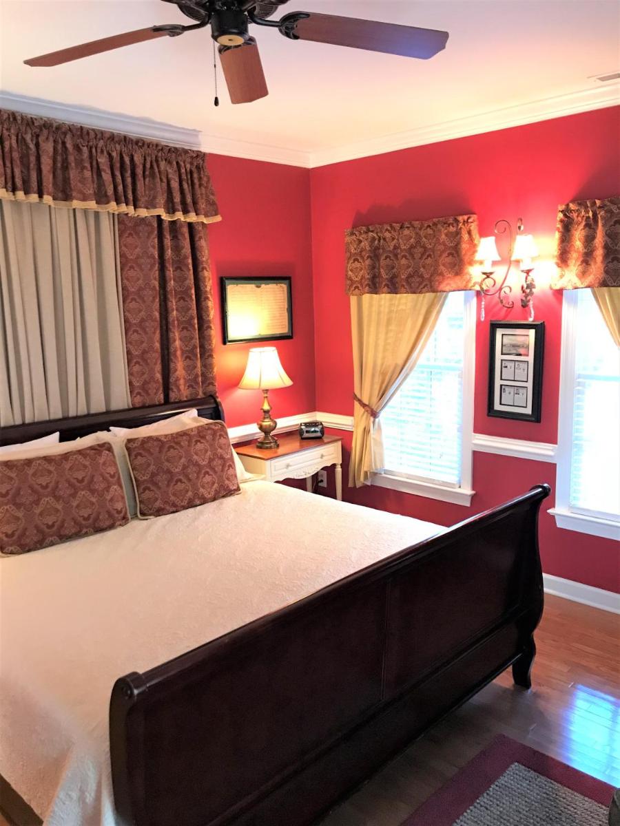 A Williamsburg White House Inn - image 7