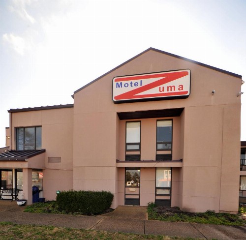 Motel Zuma - image 1