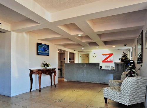 Motel Zuma - image 11