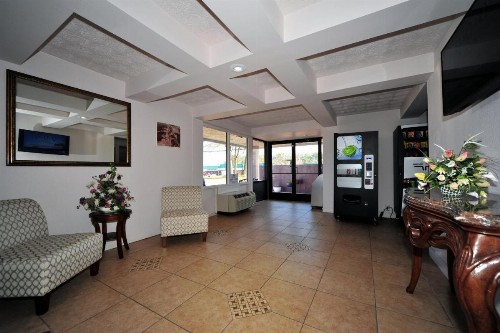 Motel Zuma - image 12