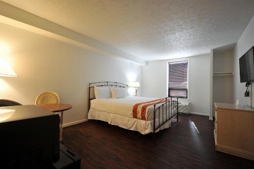 Motel Zuma - image 9