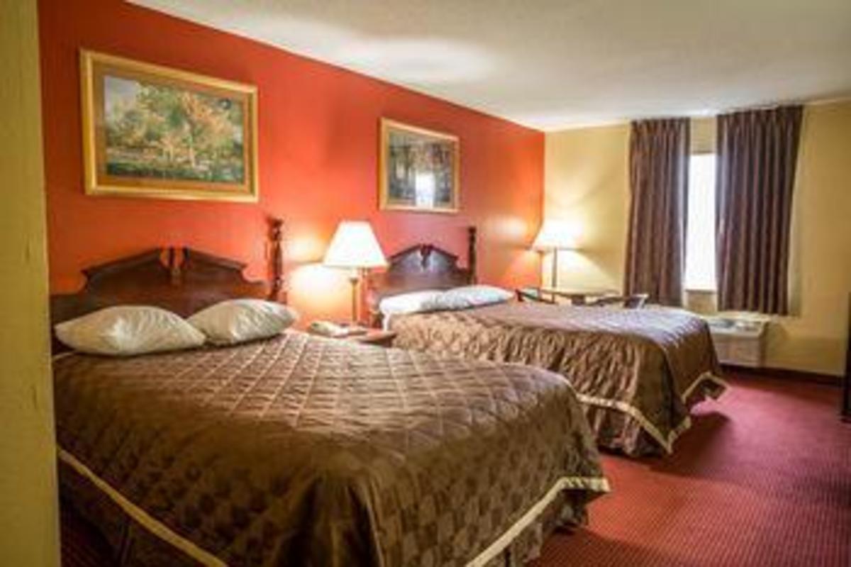 Econo Lodge Williamston - image 2