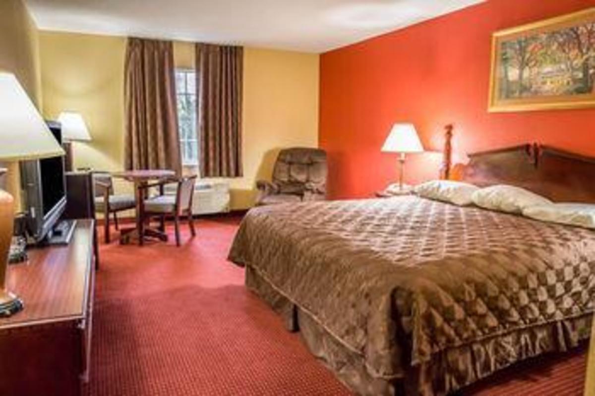 Econo Lodge Williamston - image 5