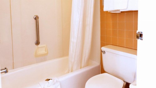 Sunrise Inn Williamstown - image 17