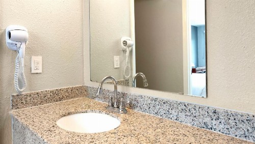 Sunrise Inn Williamstown - image 30