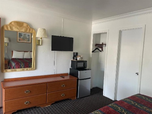 Lark Motel Willits - image 13