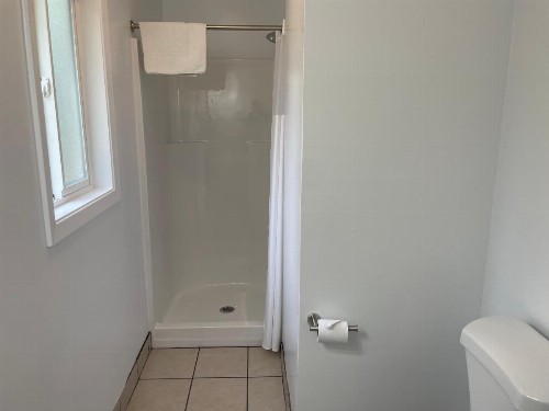 Lark Motel Willits - image 7