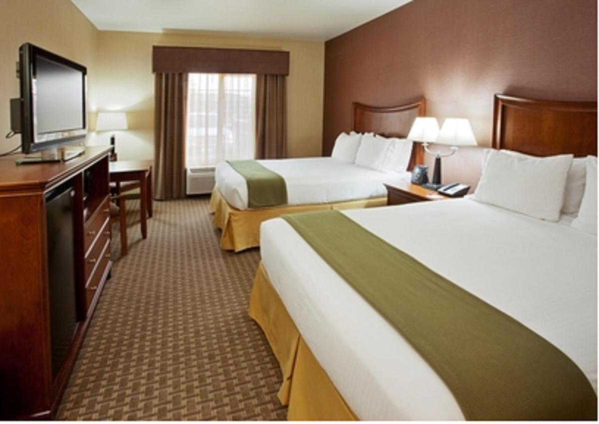 Holiday Inn Express Hotel & Suites Willows an IHG Hotel - image 2