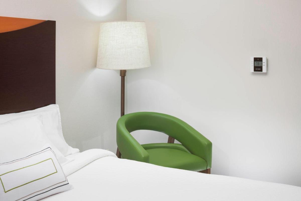 Fairfield Inn & Suites Wilmington Wrightsville Beach - image 7