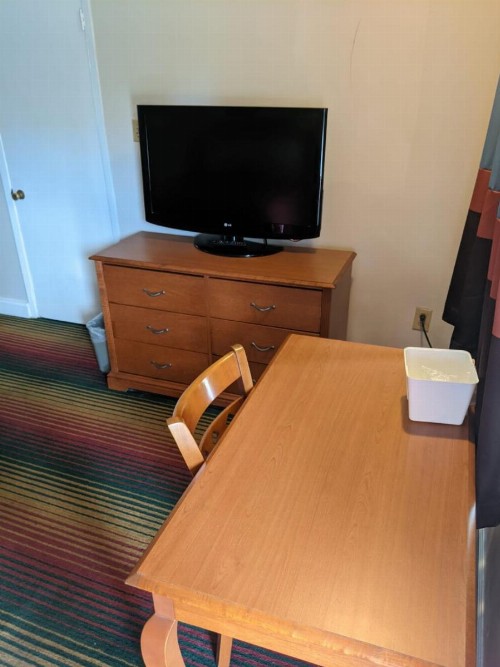 Azalea Inn & Suites - image 2