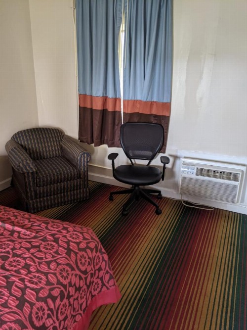 Azalea Inn & Suites - image 3